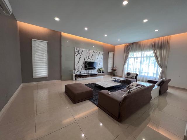 2.5 Storey Bungalow House With Modern Design 1