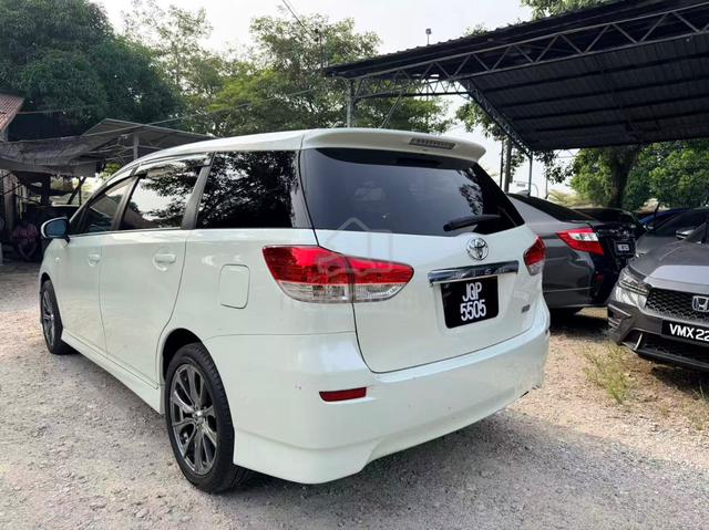 Toyota Wish 1.8 Facelift (A)2010 - 4
