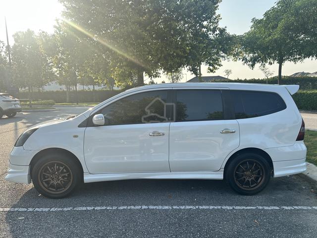 2011 Nissan GRAND LIVINA 1.8 PREMIUM/LUXURY (A) - 3