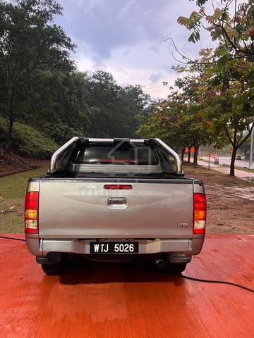 2009 Toyota HILUX 2.5 G DUAL CAB (M) - 4