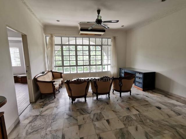 Middle room for ladies near Midvalley 2