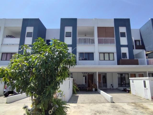 Ayden Townhouse Warisan Puteri 1