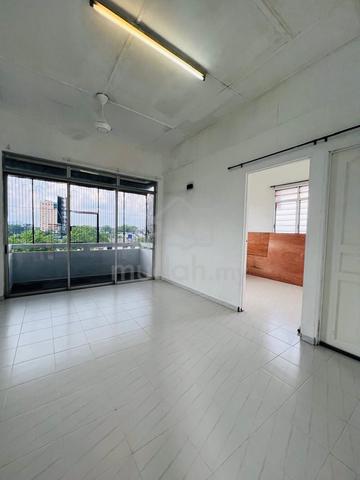 Flat Taman Perling 1