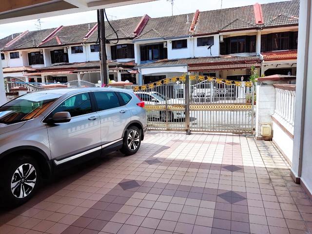 Dua Tingkat Taman Suria / Kampung Melayu Majidee / Larkin / CIQ 5min 1