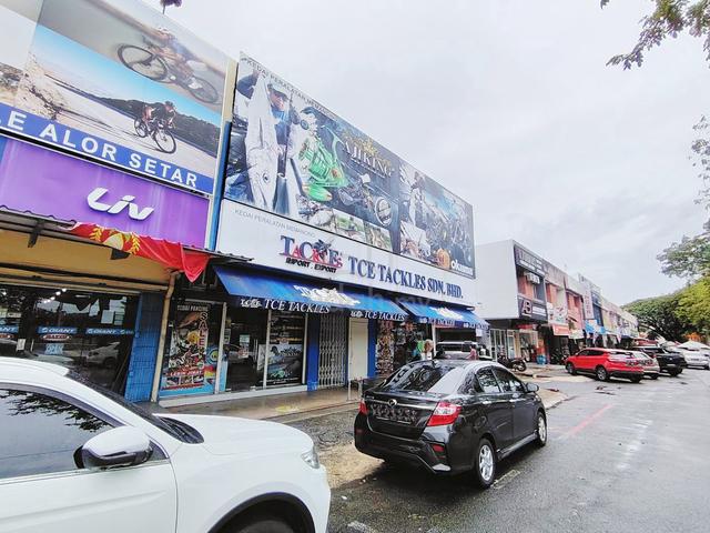 Ground Floor Shoplot Facing mainroad Kompleks Sukan For Rent 1