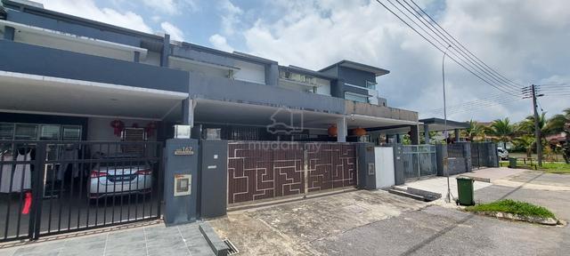 2.5 Storey Terrace House at Jalan Stephen Yong, Kuching 1