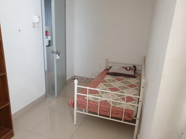 Suasana Lumayan Female room for rent Middle and small No deposit 1