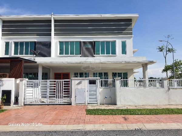 (Corner Lot) 2 Storey Terrace Kampung Bukit Lanchong, Subang Jaya 1