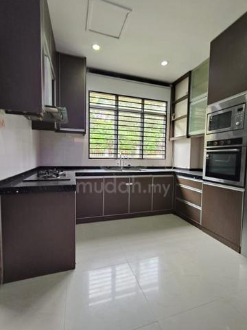 Rumah Cantik Semi D 2 Tingkat, Kota Emerald 1