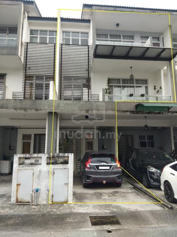 Below MV 3storey townhouse 1
