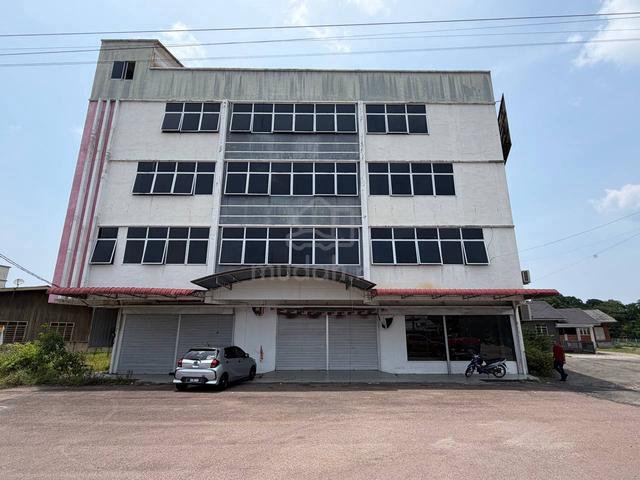 Bangunan kedai 4 tingkat Batu 48, Dungun 1