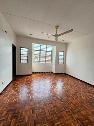 Rumah Teres 2 Tingkat, Setia Alam 1