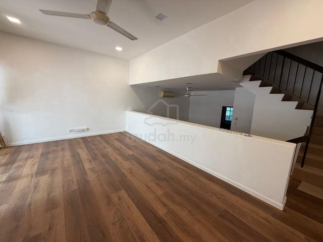 (newly Refurbished) 2 Storey Terrace At Island Glades 1
