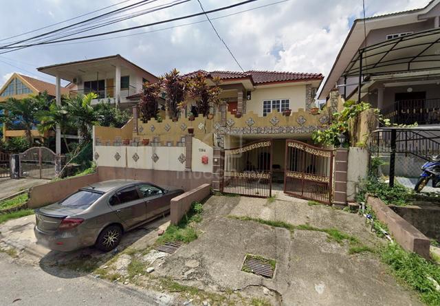 Partly furnish 4bed 3 parking banglo terrace at taman melati gombak fo 1