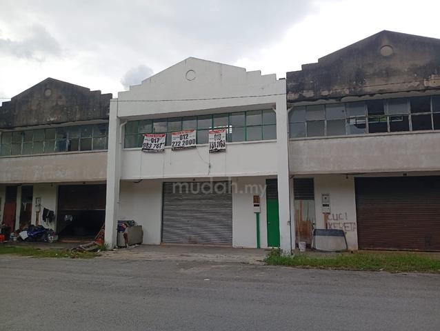 One half storey freehold factory for sale  1