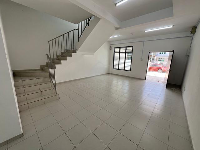 Senai Scientex Utama 3-Storey 18x65 Original Condition @ Senai, JB 1