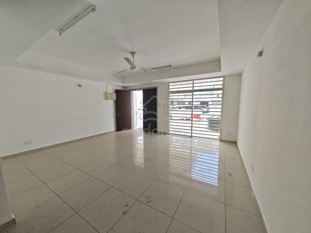 Shineville Villa 3 Storey Terrace House At Farlim 1