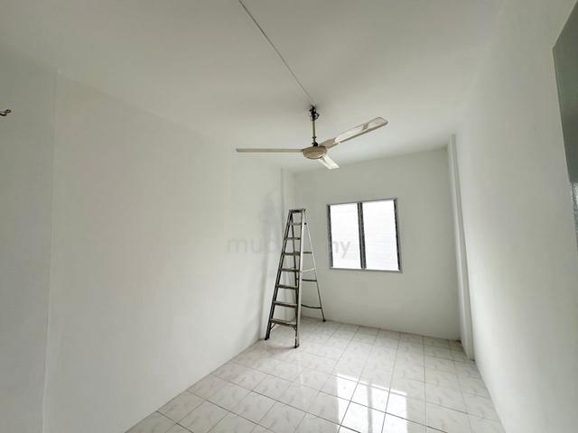 Palma Apartment (Bandar Country Homes) 1