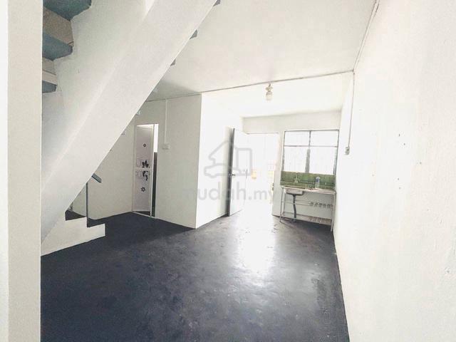 Jalan Pekaka 4, Taman Perling, Johor Double Storey Low Cost 1