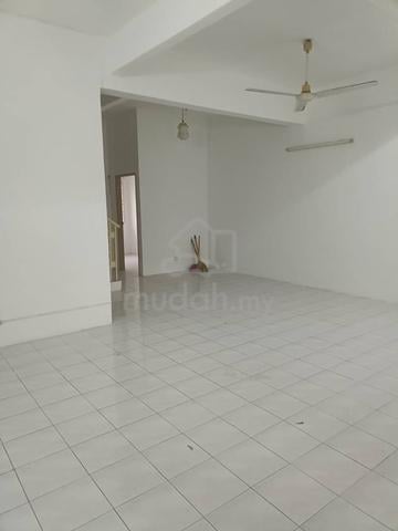 3 Storey Terrace Sungai Batu For Sales 1