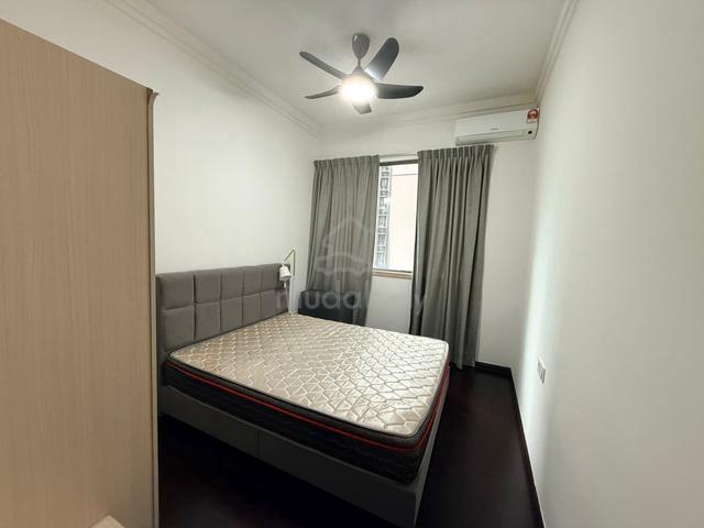 bilik Sewa R&F Mall Walking Distance to CIQ 1