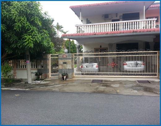 Double Story Corner Lot House. 1