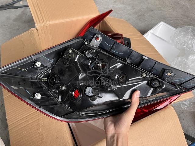 Honda Civic FC Taillamp Set (Like New) - photo 4 of 6