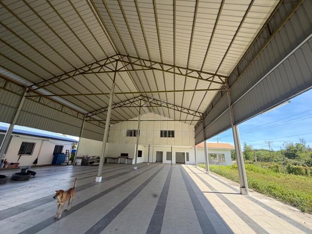 Beringgis Warehouse l Roadside Frontage l OC Obtained Lokkawi Kinarut 1