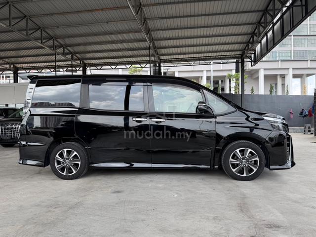 2021 Toyota VOXY 2.0 ZS KIRAMEKI3 & 8 yrs Warranty - 2