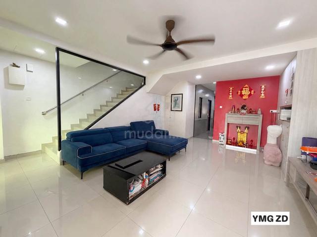 FULLY RENOVATED & EXTENDED !! Move In Condition Double Storey House 1
