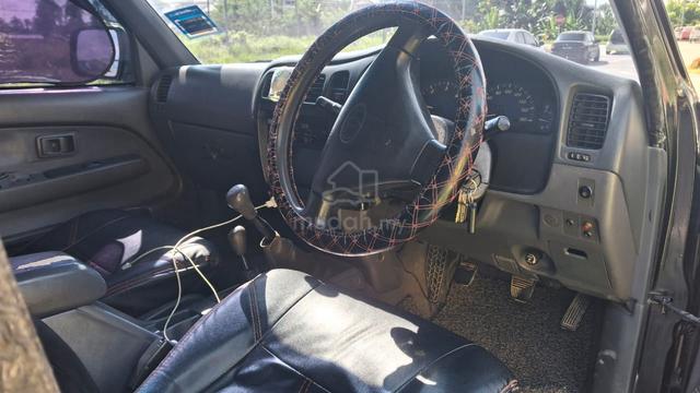 2004 Toyota HILUX 2.8 MY00 LN166R (M) - 3