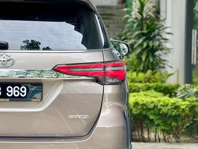 Toyota FORTUNER 2.7 SRZ PETROL 4x4 7seater F/Lift - 5