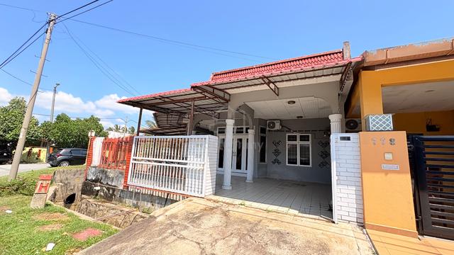 [Corner Lot] 1.5 Storey Terrace, Taman PAROI JAYA, SEREMBAN 1