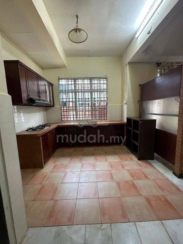 Spacious Freehold Semi-D | Move In Ready | Land 2449sf | 4R3B 1