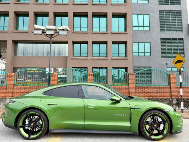 2020 Porsche TAYCAN 4S MAMBA GREEN SPORT CORNO 24 - 5