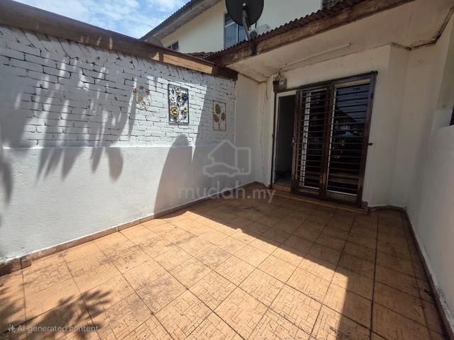 MURAH ! Tingkat Bawah Townhouse Limbongan Permai, Klebang, Melaka 1