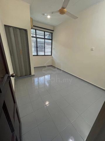 2 Sty House At Taman Raja Uda, Butterworth For Rent 5