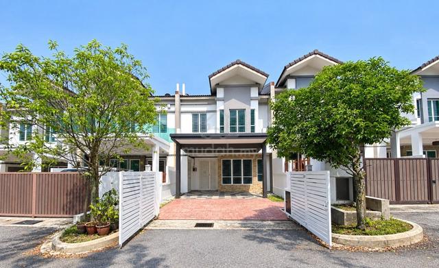 FACING OPEN 2 storey Jalan Suakasih Bandar Tun Hussein Onn, Cheras 1