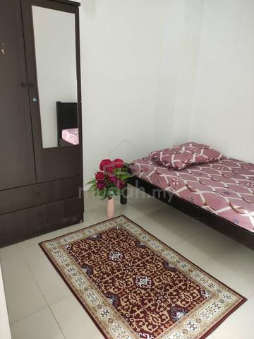 PROMO Rooms for female at Landed house, Taman Tasik Prima,Puchong 1