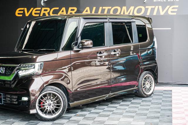 Honda N-BOX 660 PStart 2PwrDoor RevCam LeatherSeat - 1
