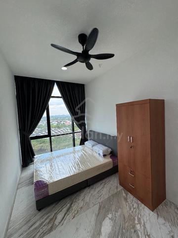 Impiana @ east ledang / queen bed/ near 2nd link tuas/ direct bus tosg 1
