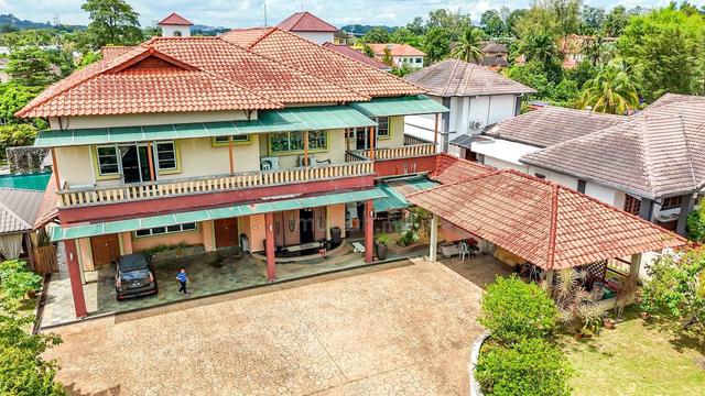 Double Storey Bungalow Country Heights Kajang House For Sale/Big land 1