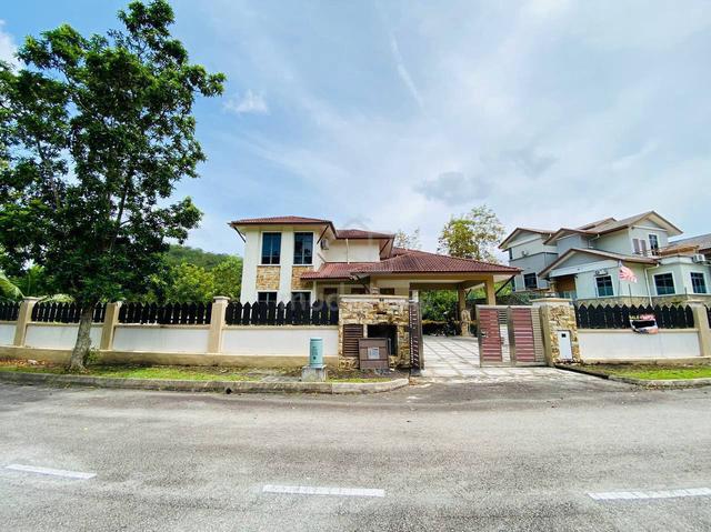 RENOVATED CORNER LOT BUNGALOW Puncak Pinggiran Putra Sg Merab Kajang 1