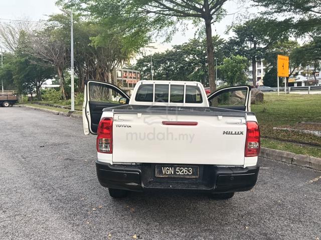 2021 Toyota HILUX 2.4 MT (M) - 4