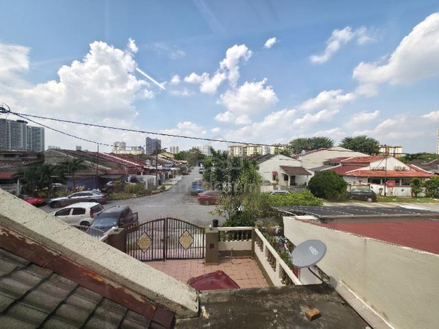 FOR SALE ! 2 Storey Taman Kinrara Sek 5, Puchong 1
