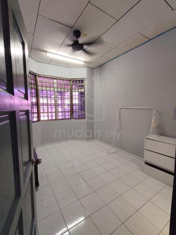 Masterbedroom and commmond room , Taman scientex , pasir gudang, 1