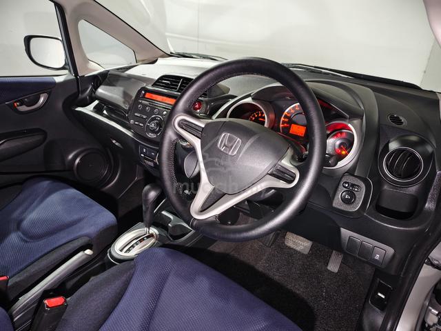 2013 Honda Jazz 1.5 VTEC (A) 2-Years Warranty - 4