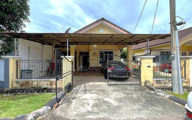 TAMAN SAUJANA SEMI-D, Kluang 1