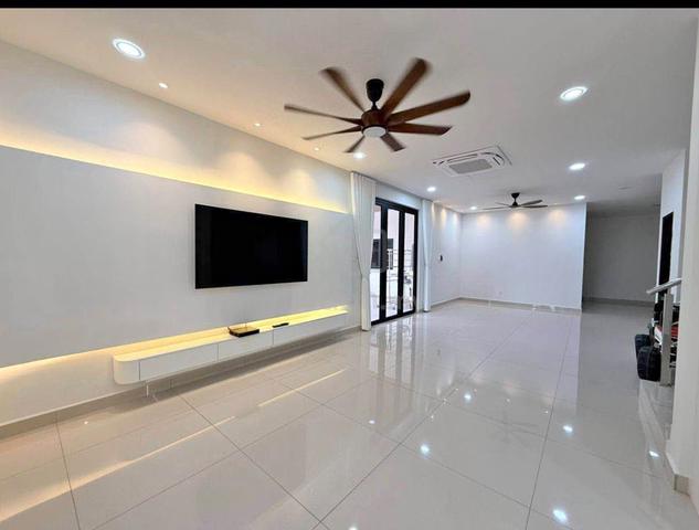 Mutiara Rini/ Mutiara Bestari 2/ 2 StyCluster Corner/ Renovated Skudai 1