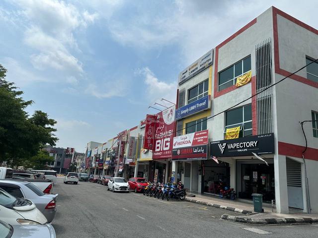 Shop Lot Corner Tingkat 1 & 2 Untuk Sewa Bandar Kuala Lipis Pahang !! 4